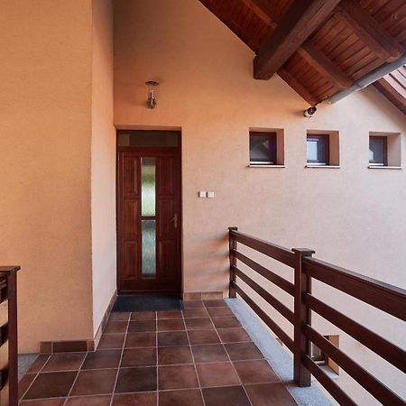 شقة Lujza Apartman Goedoello المظهر الخارجي الصورة