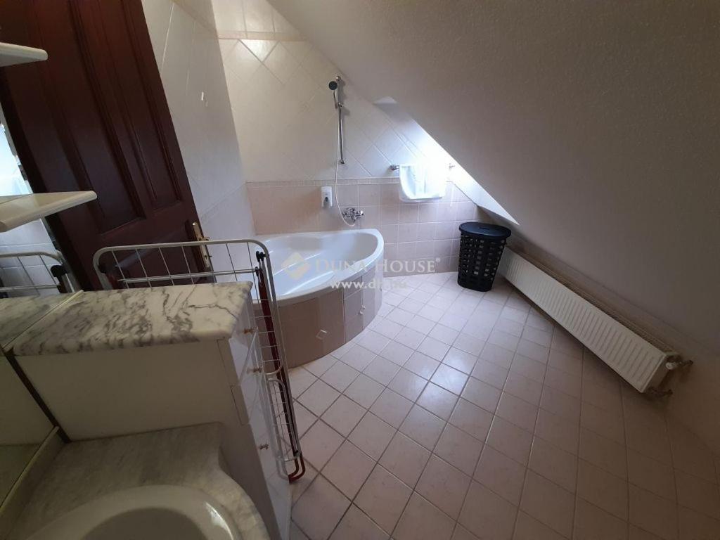 شقة Lujza Apartman Goedoello المظهر الخارجي الصورة