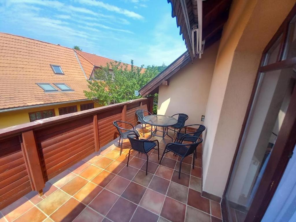 شقة Lujza Apartman Goedoello المظهر الخارجي الصورة
